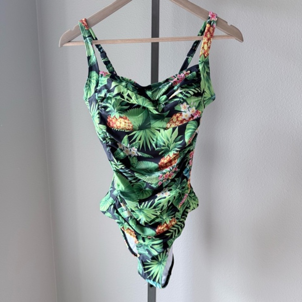 NWT Ekouaer pineapple/ tropical one piece swimsuit size medium